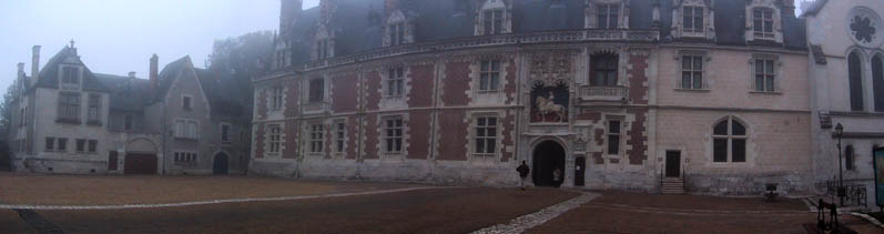 Entrance to the castle and outside of the Louis XII Wing