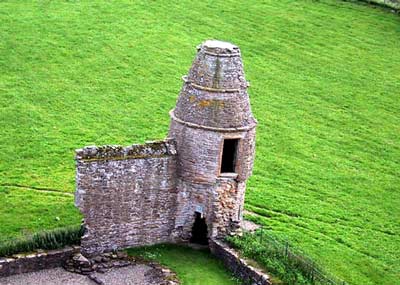 The dovecot behind the main entrance tower