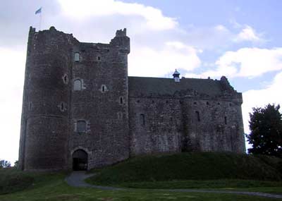 Northern approach to Doune Castle