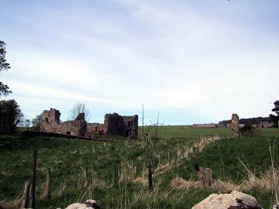 Approaching Hailes Castle