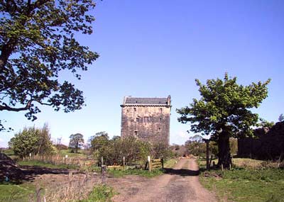 Approach to Niddry Castle